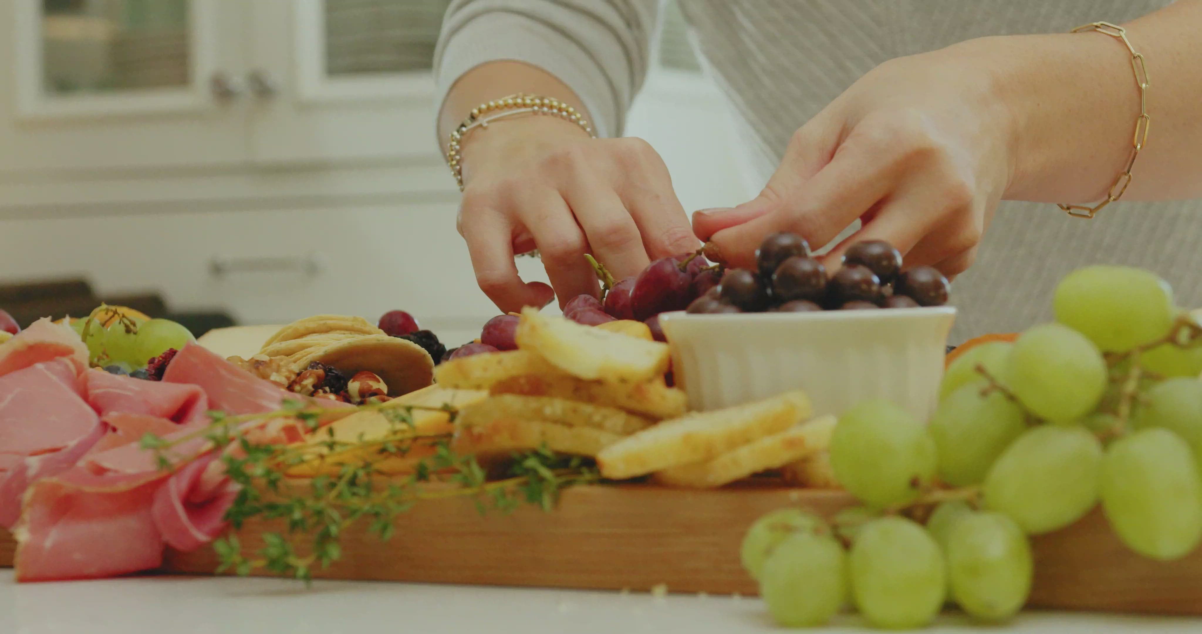 White buying oak serving board/cutting board/charcuterie board.